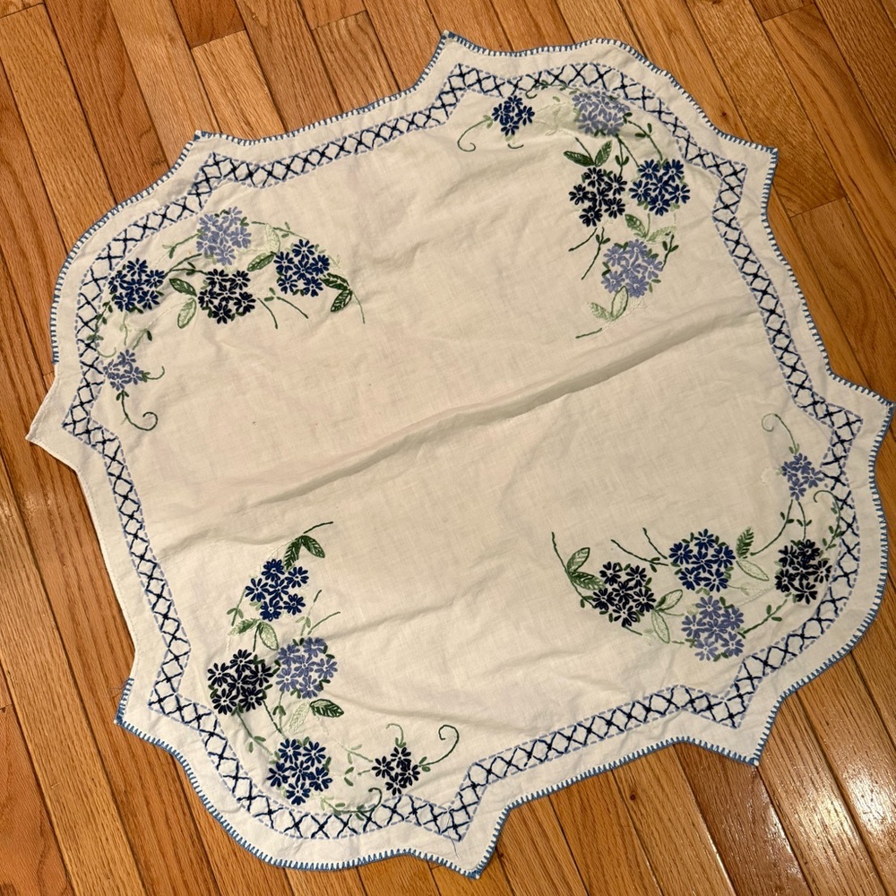 Embroidered Floral Hydrangea Table Decor Runner